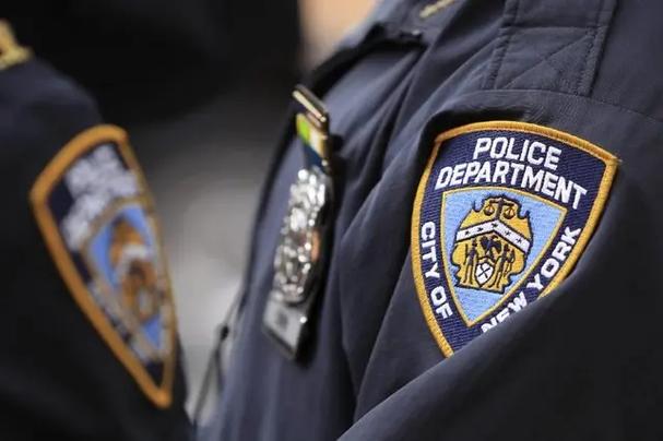 NYPD，纽约市警的荣耀与挑战  第1张