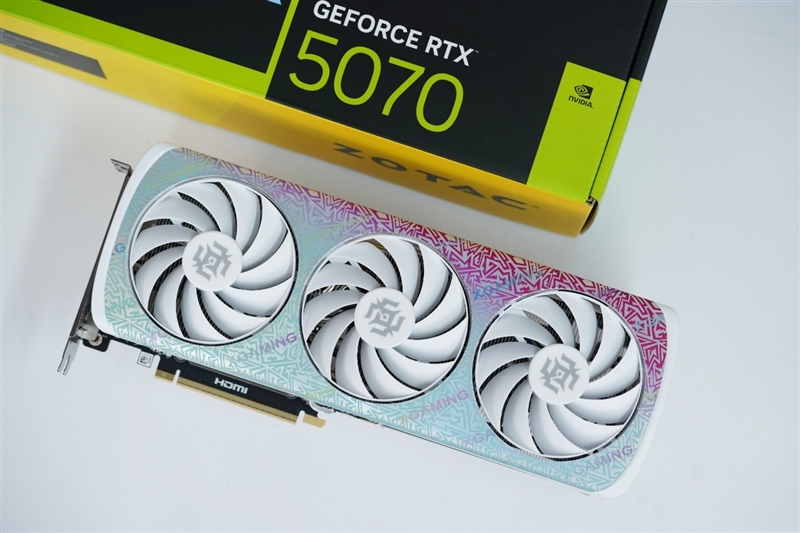 索泰RTX 5070 XGAMING OC显卡评测：极具个性外观之下 仍是游戏利器  第1张