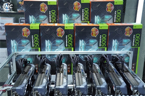 越南用七块RTX 5090打造AI服务器：总功耗超4000W  第1张