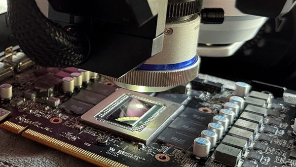 撼讯RX 9070 XT GPU表面竟有1934个“坑”！温度高达113℃  第1张