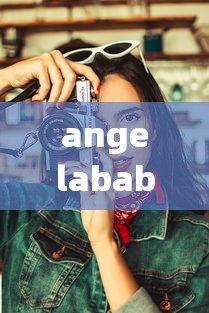 angelababy在车里笑的照片  第1张