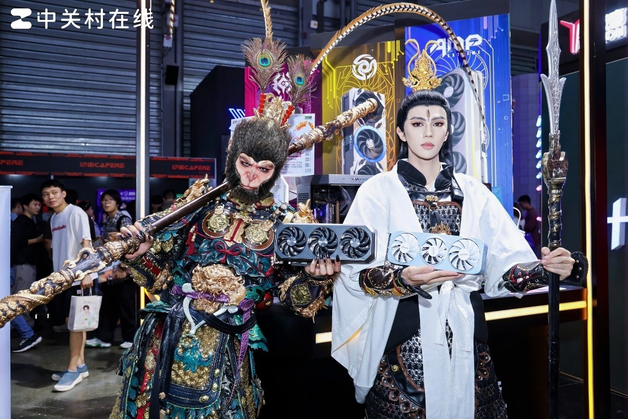 RTX 5080天启白色机甲美学太帅了 ChinaJoy2025索泰展台人气爆棚  第12张