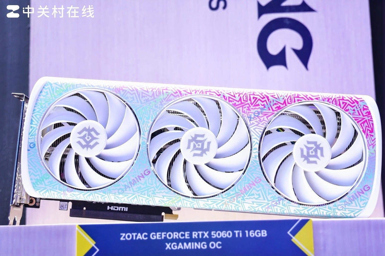 RTX 5080天启白色机甲美学太帅了 ChinaJoy2025索泰展台人气爆棚  第18张